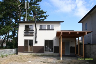 神社の隣に建つ家-外観